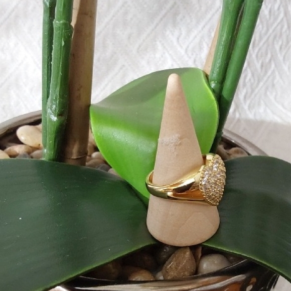 Gold Heart Ring with Crystals - Picture 3 of 6